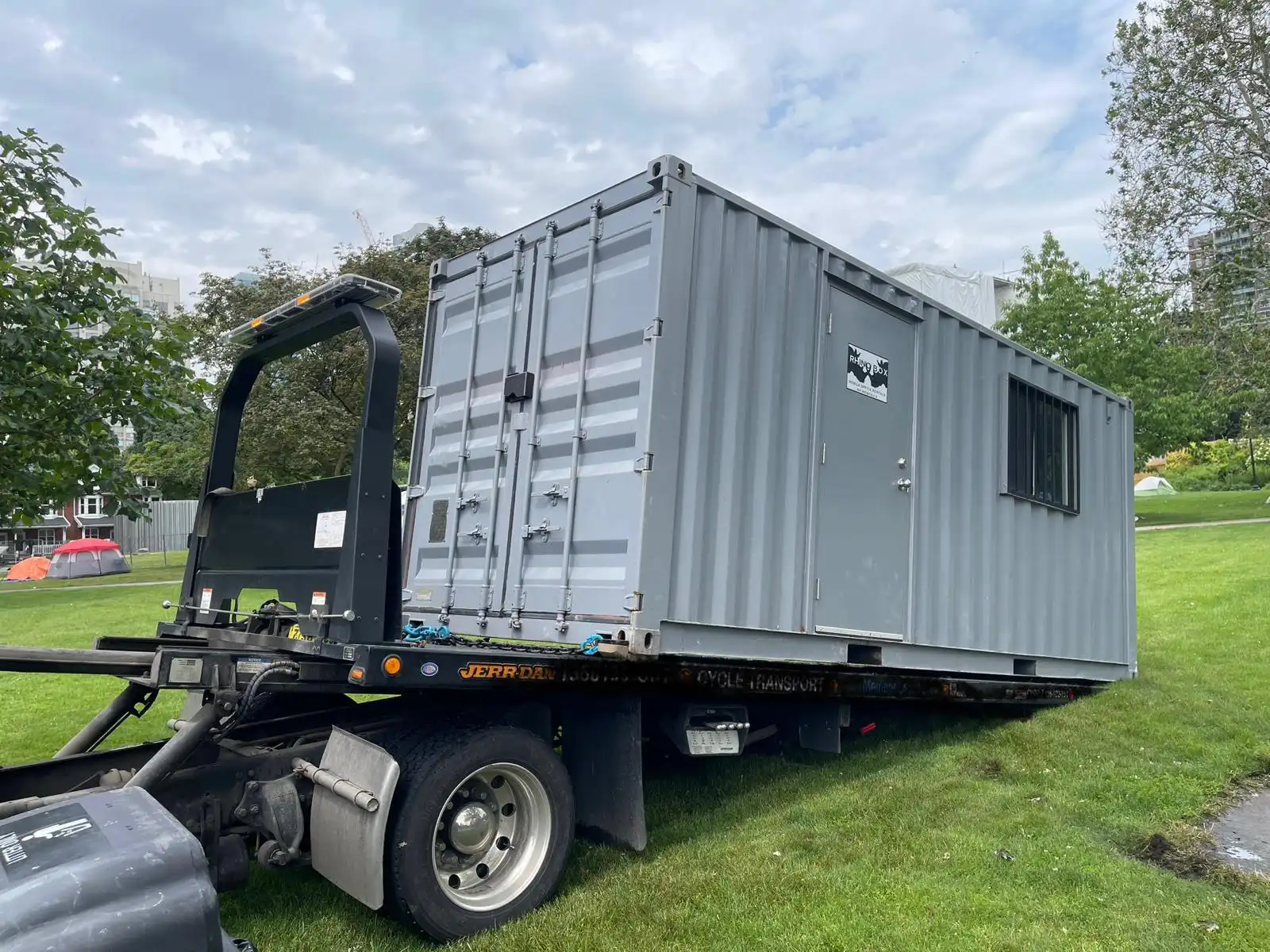 Towing sea containers Pickering