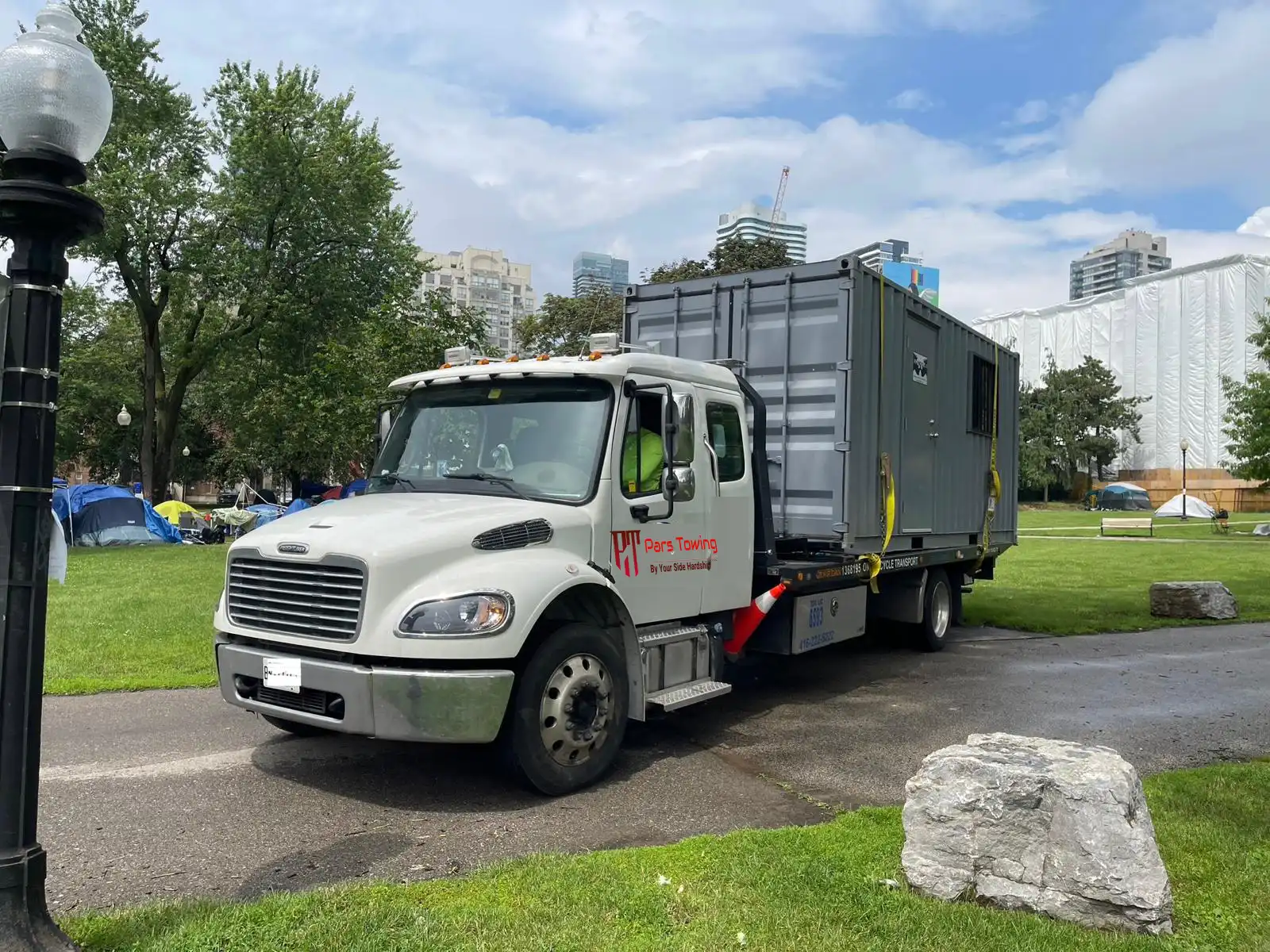 The Semi-Truck and Flatbed Trailer: The Long-Haul Workhorse